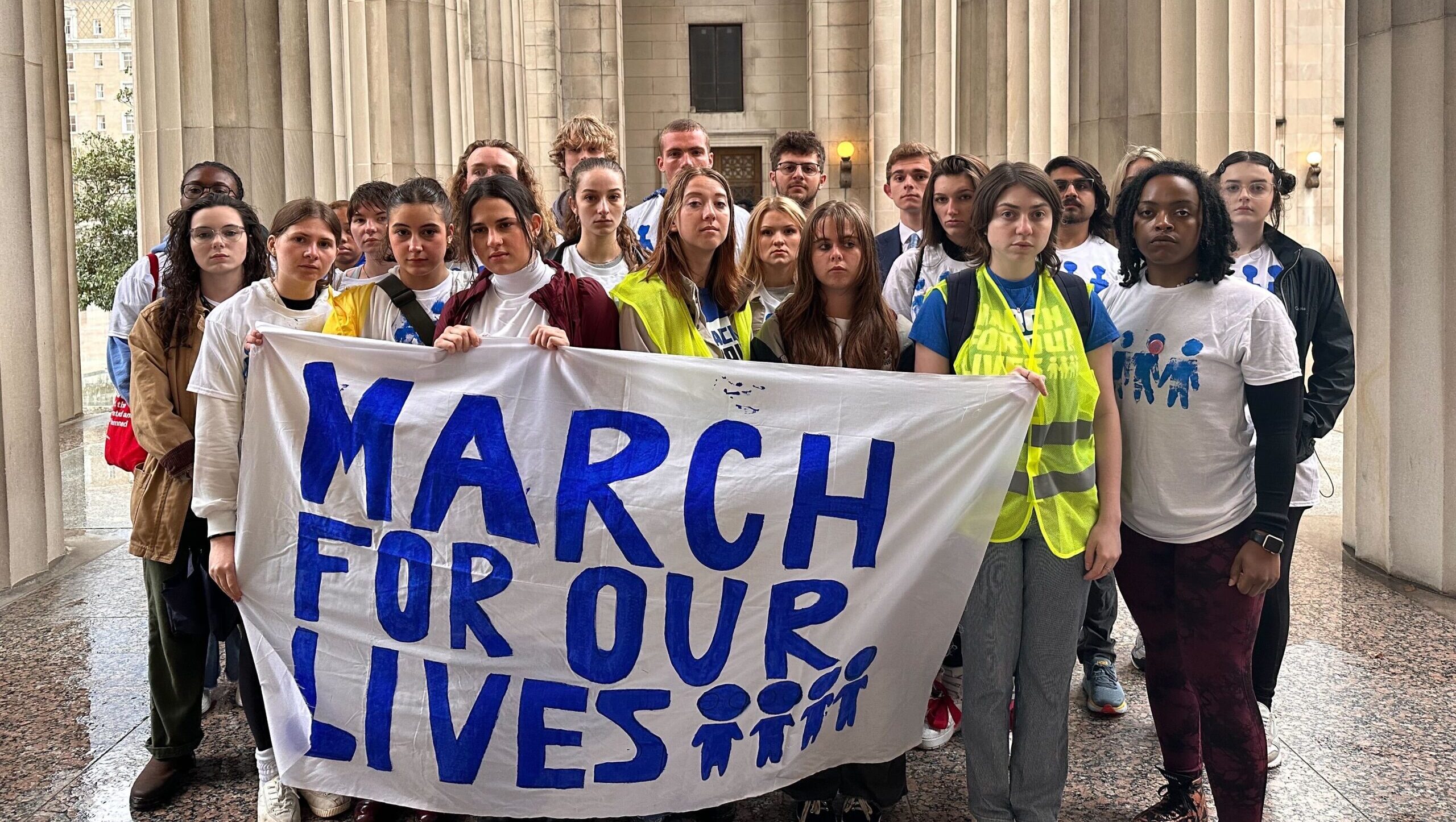 MFOL Tennessee members hold a banner saying, "March For Our Lives."
